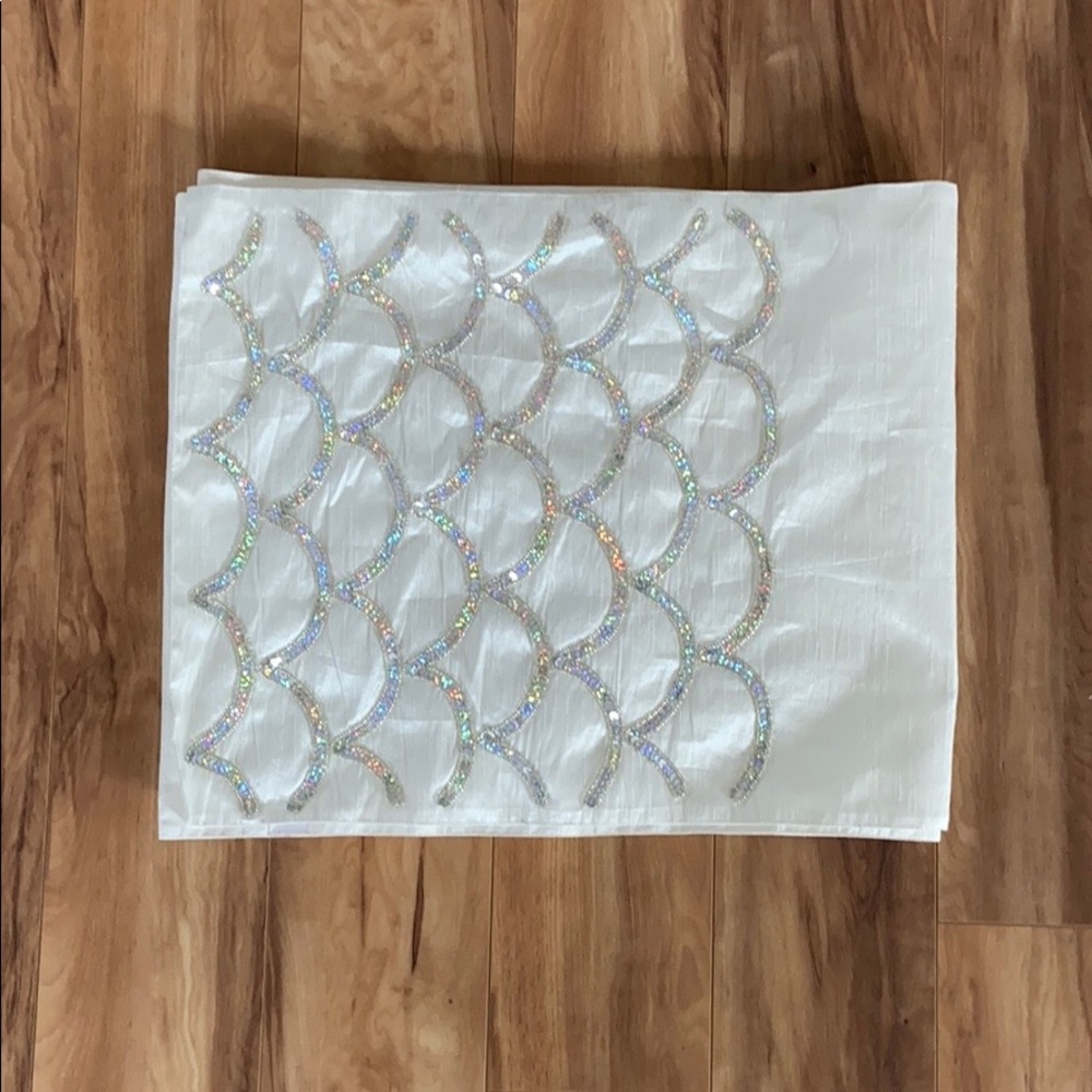 Luxehabitat white table runner